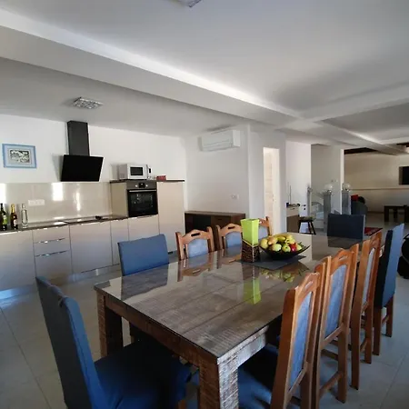Villa Mandy Four-Bedroom Holiday House *
