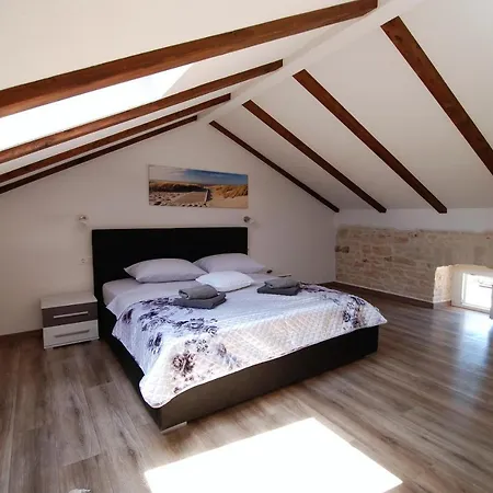 Villa Mandy Four-Bedroom Holiday House Villa